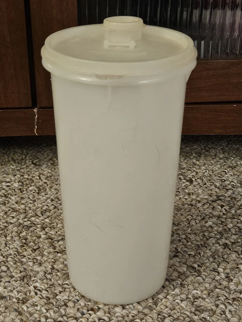 Tupperware 1.5 Quarts Handolier Canister 261-10